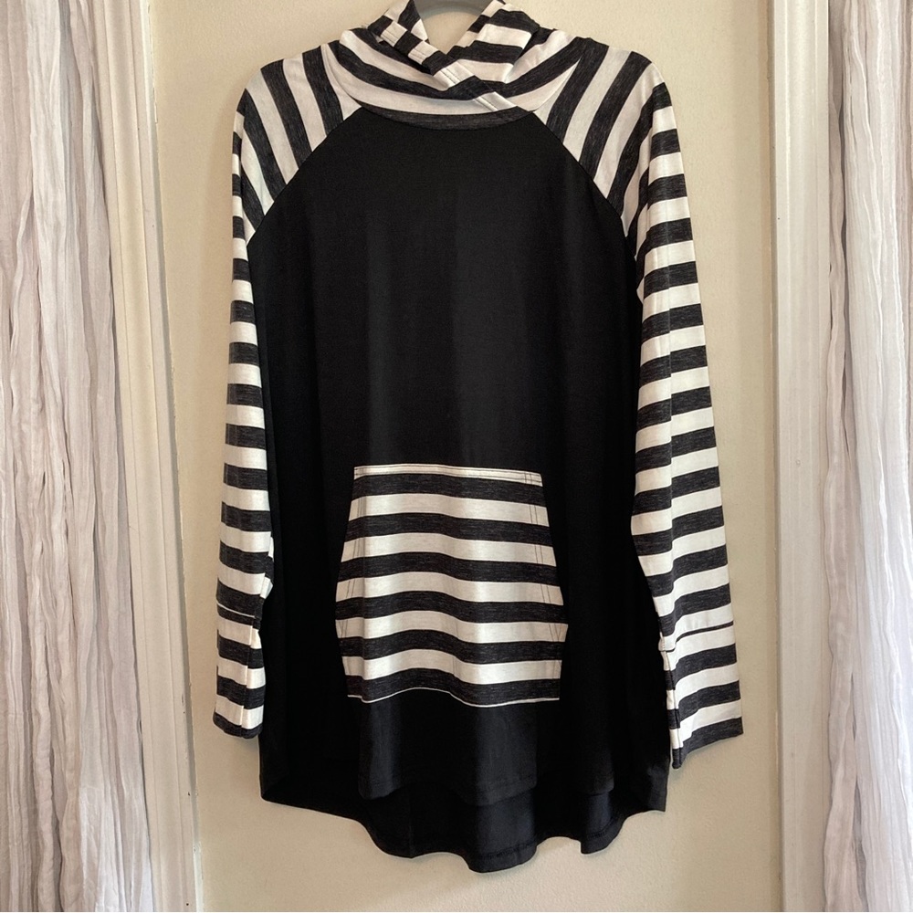 LuLaRoe Amber Hoodie 3XL